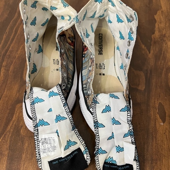 Converse Wonder Woman chick Taylor  high top shoes size 6 women 4 men DC comics - Picture 10 of 13